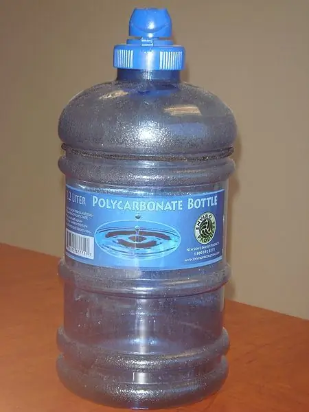 Հիմնական տարբերությունը - Perspex ընդդեմ Polycarbonate